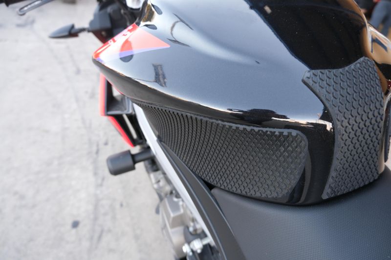 2023 APRILIA TUONO 660 FACTORY BLACK AND REDImage 14