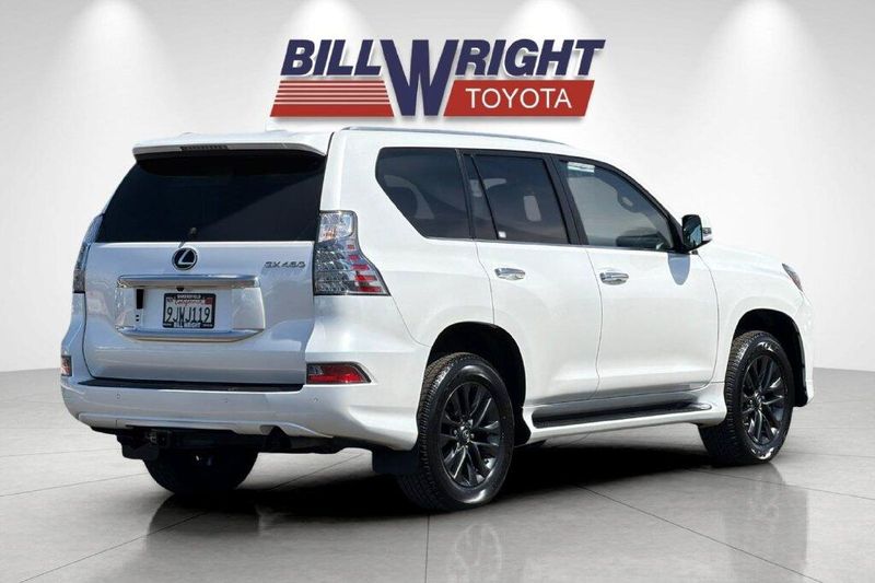 Used 2023 Lexus GX 460Image 3