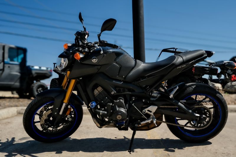 2014 Yamaha FZ09 GRAY AND BLUEImage 9