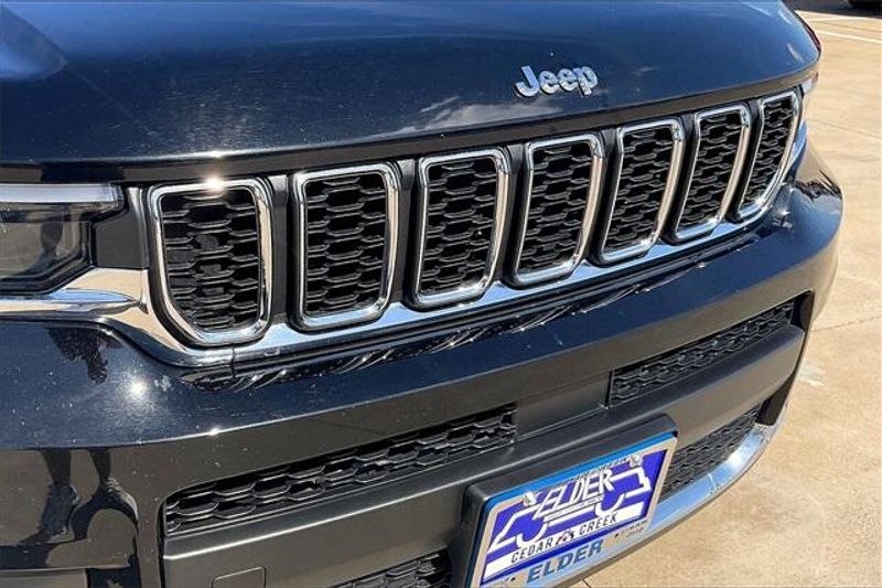 2021 Jeep Grand Cherokee L LaredoImage 31