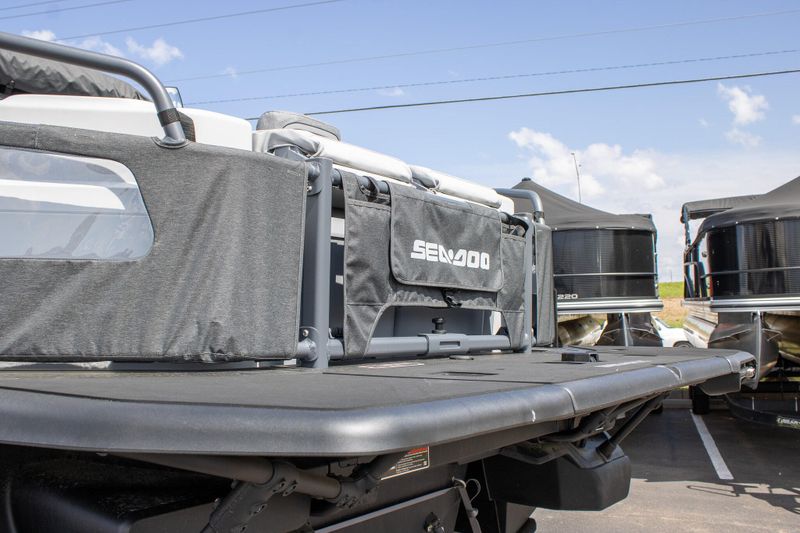 NEW 2026 SEADOO SWITCH SPORT 18 300HP TECH PACKAGE WITH PAINTED TRAILER Image 10