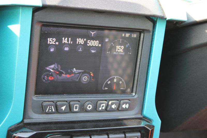 Used 2023 Polaris SLINGSHOT R MANUAL Image 29