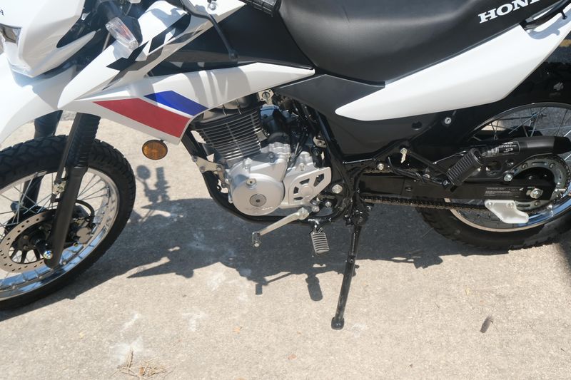 2025 Honda XR150L WHITE Image 7