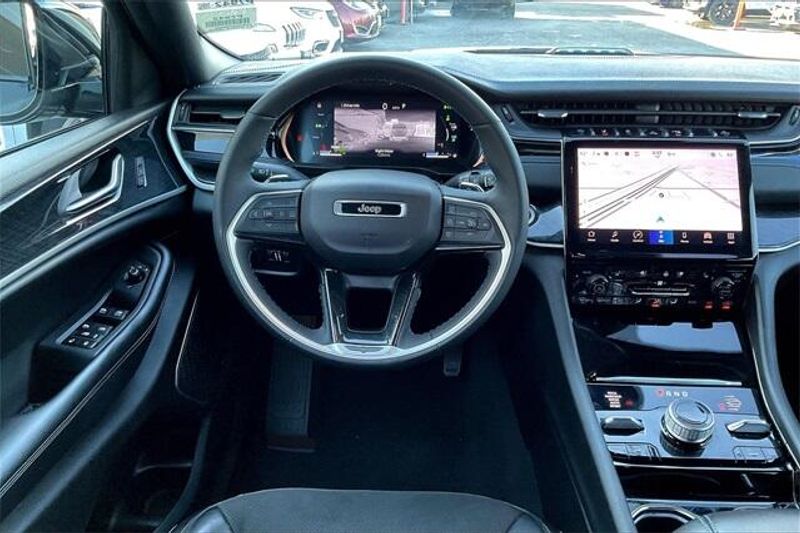 2023 Jeep Cherokee Trailhawk 4xe photo 4