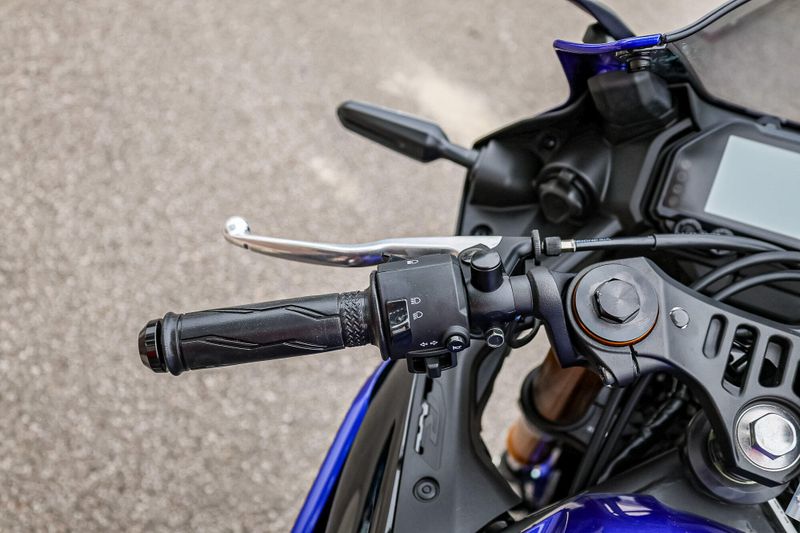 2025 Yamaha YZFR3 ABS TEAM BLUE Image 9