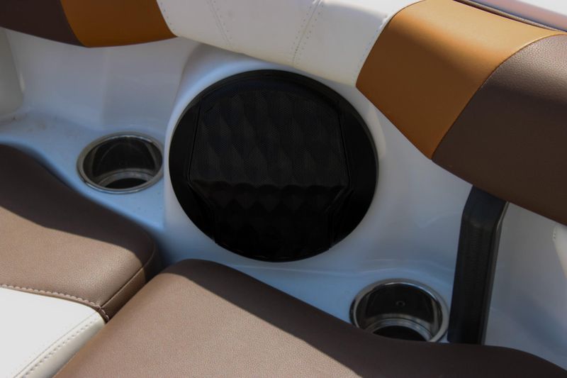 2024 MALIBU 21 LX  in a WHITE exterior color. Family PowerSports (877) 886-1997 familypowersports.com 