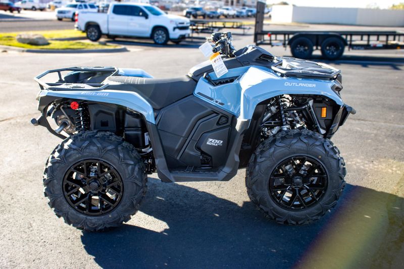 NEW 2026 CAN-AM OUTLANDER XT 700 Image 2