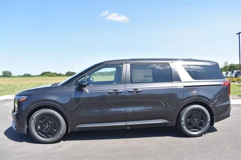 2025 Kia Carnival LXImage 6