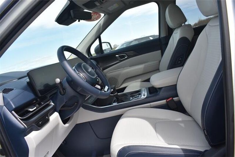 2025 Kia Carnival SX PrestigeImage 23
