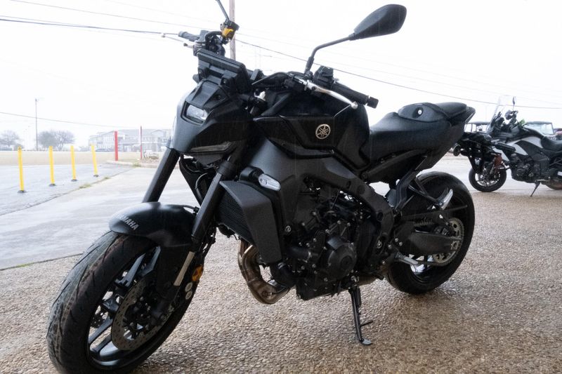 2025 Yamaha MT09 MATTE RAVEN BLACKImage 8