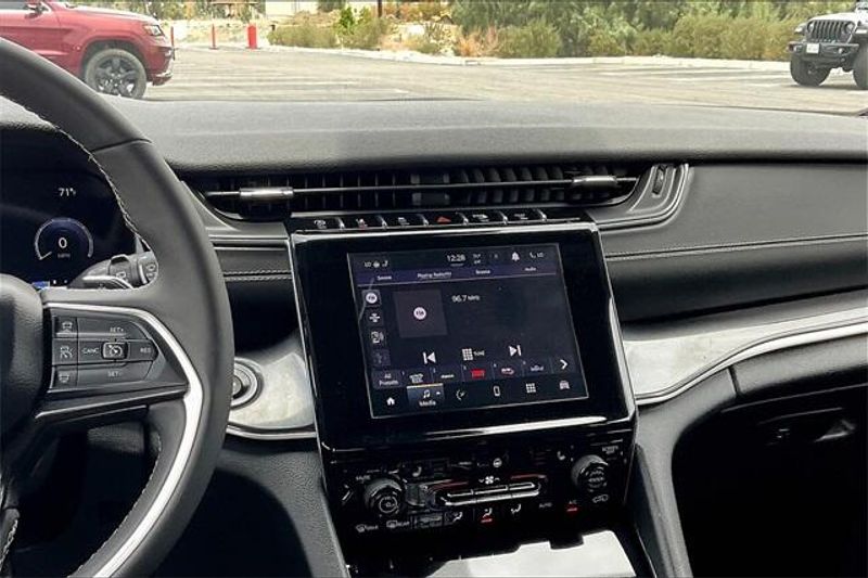 2023 Jeep Grand Cherokee AltitudeImage 5