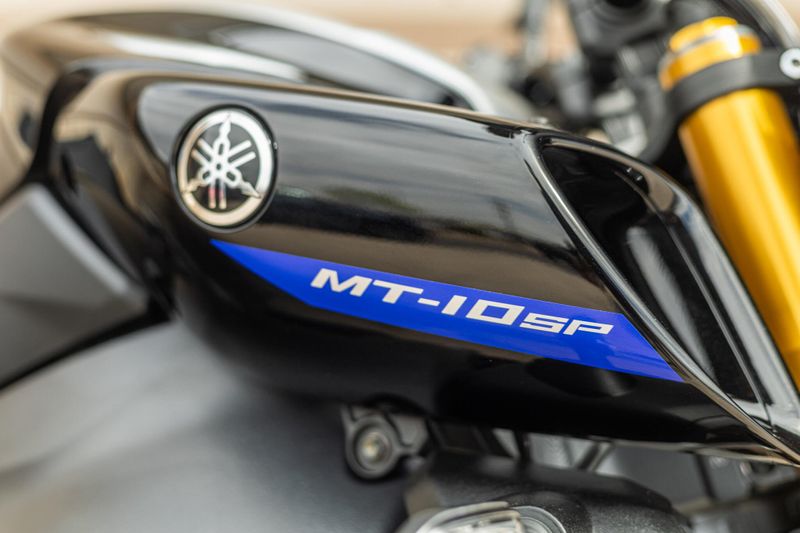 2025 Yamaha MT10 SP LIQUID METAL AND RAVEN Image 11