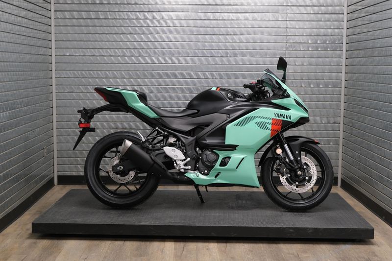 NEW 2026 YAMAHA YZFR3 ABS Image 2