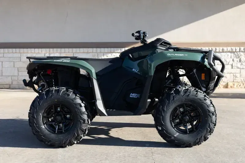 2025 Can-Am OUTLANDER PRO XU HD5 GN 25 COMPASS GREENImage 3