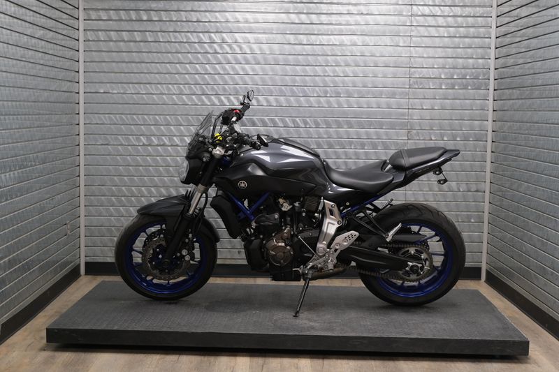 USED 2015 YAMAHA FZ07 Image 6