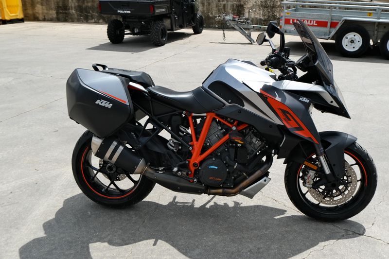2016 KTM 1290 SUPER DUKE GREY AND ORANGE Image 2