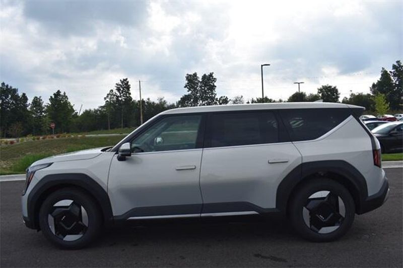 New 2026 Kia EV9 Light Long RangeImage 6