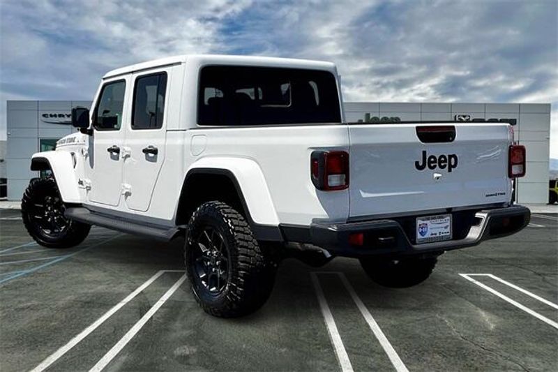 2025 Jeep Gladiator High Tide 4x4Image 2