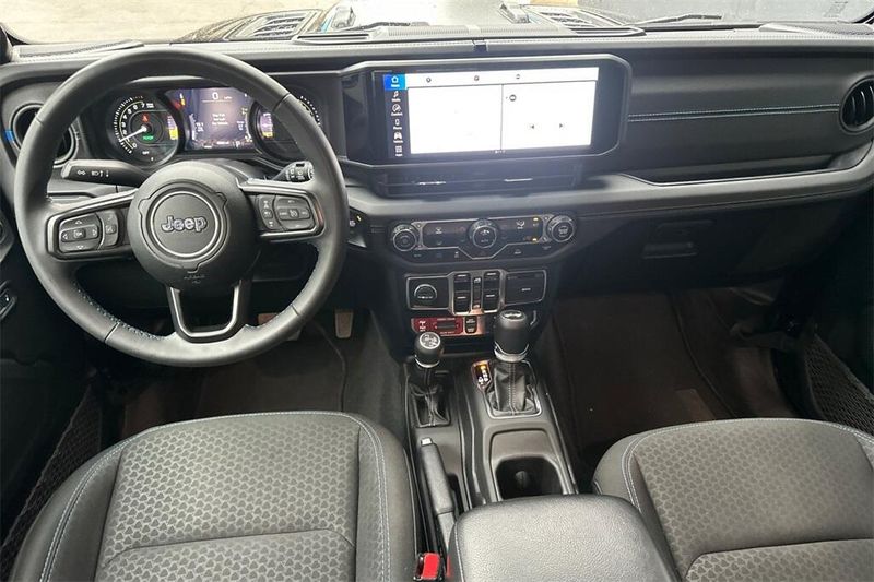 2024 Jeep Wrangler 4xe Rubicon photo 13