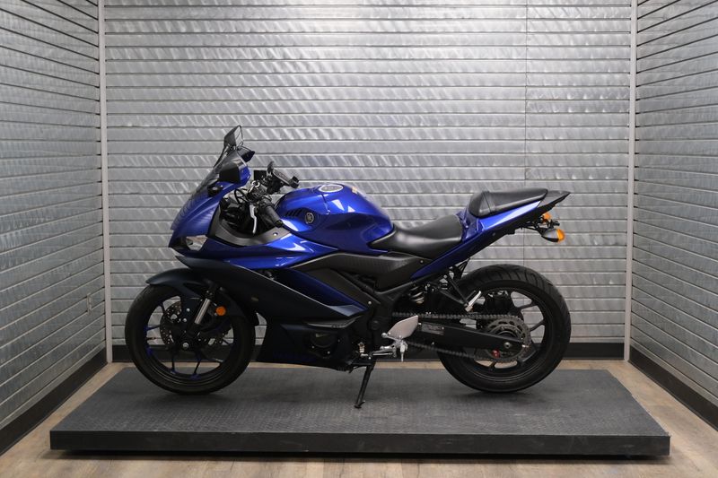 USED 2023 YAMAHA YZFR3 ABS Image 6