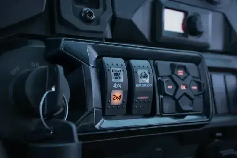 NEW 2026 CAN-AM DEFENDER PRO LIMITED CAB HD10 Image 11