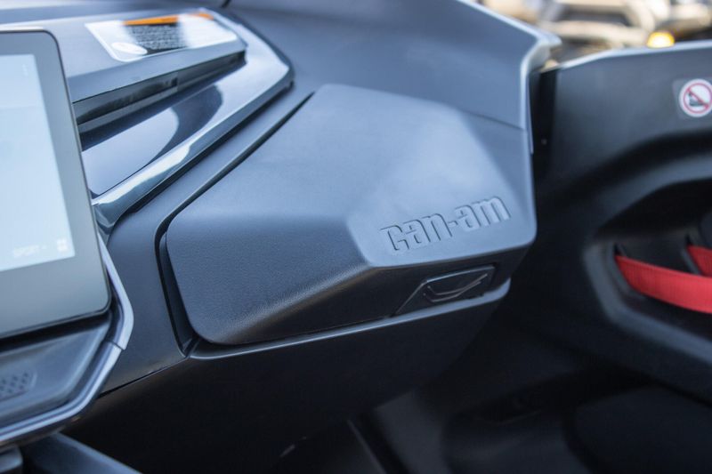 NEW 2026 CAN-AM MAVERICK R MAX X WITH SMARTSHOX 999T DCT Image 30