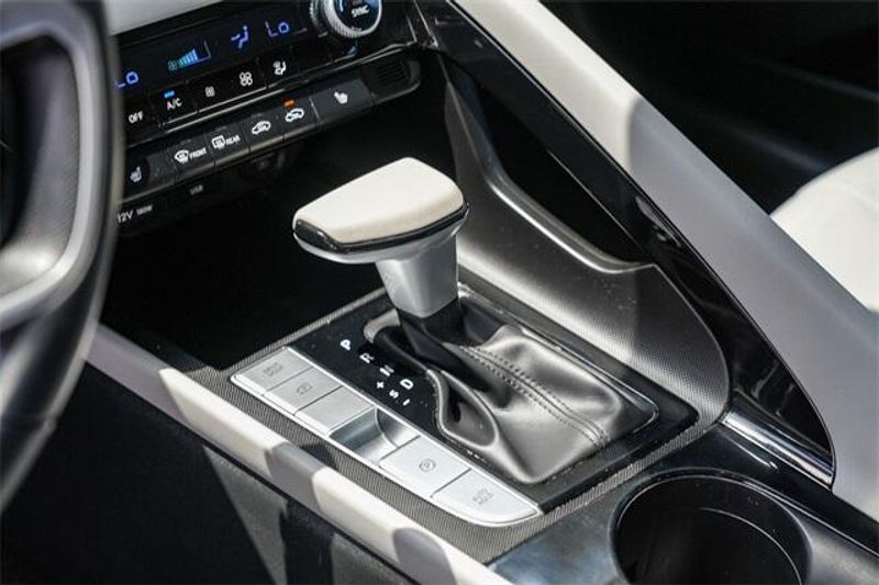 2023 Hyundai Elantra LimitedImage 18
