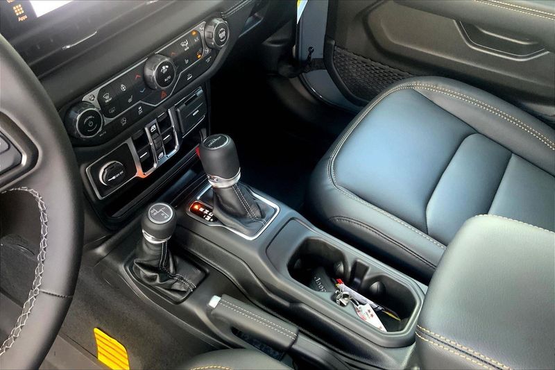 2025 Jeep Gladiator Sport photo 7