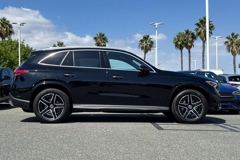 Used 2026 Mercedes-Benz GLC 300Image 3