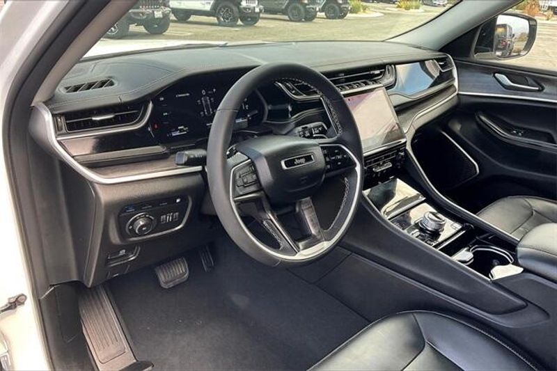 2022 Jeep Cherokee Limited 4xe photo 12