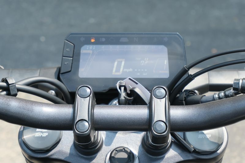 2025 Honda CB300R ABS MATTE BLACK METALLIC Image 11