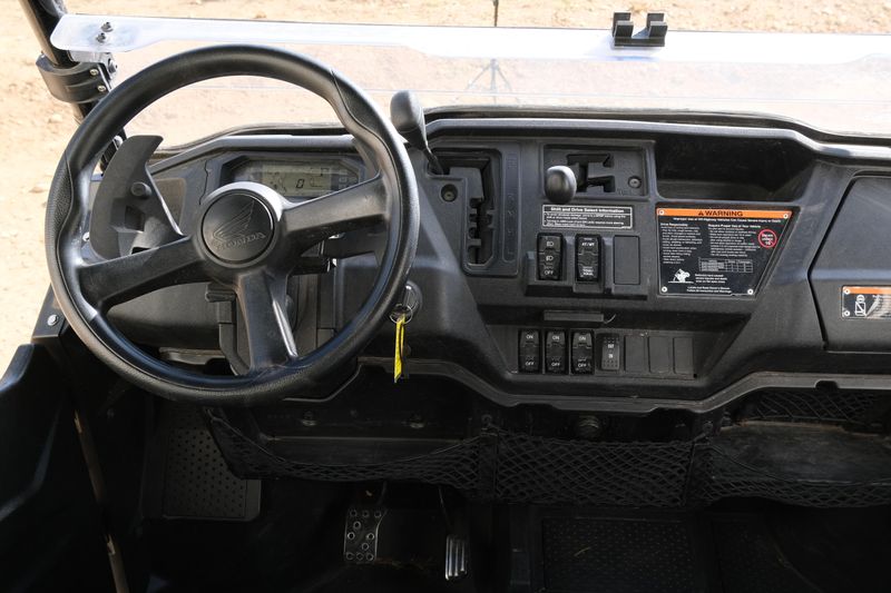 USED 2023 HONDA PIONEER 10006 CREW  DELUXE Image 24