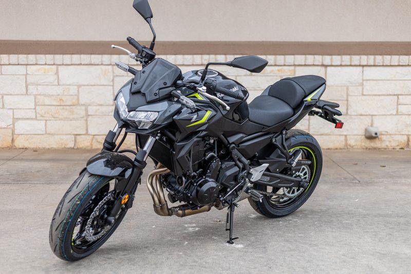 2024 Kawasaki Z650 METALLIC MATTE DARK GRAY AND METALLIC SPARK BLACKImage 7