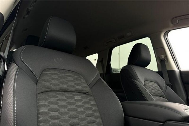 New 2025 Nissan Pathfinder SImage 15