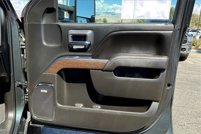 Used 2017 GMC Sierra 2500HD DenaliImage 23