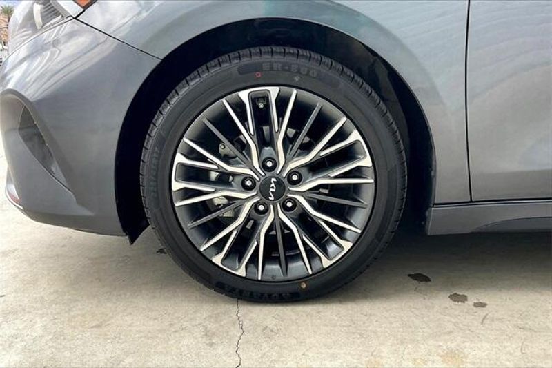 2024 Kia Forte GT-Line photo 7