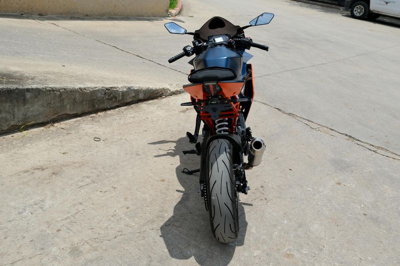 2024 KTM RC 390 BLUE Image 4