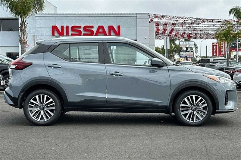 2024 Nissan Kicks SVImage 2