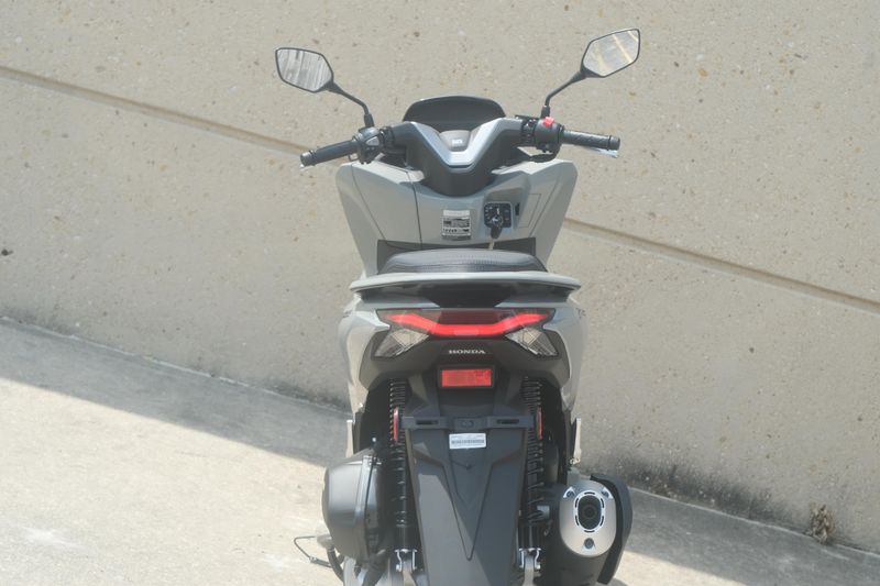 2025 Honda PCX PEARL GRAY Image 10