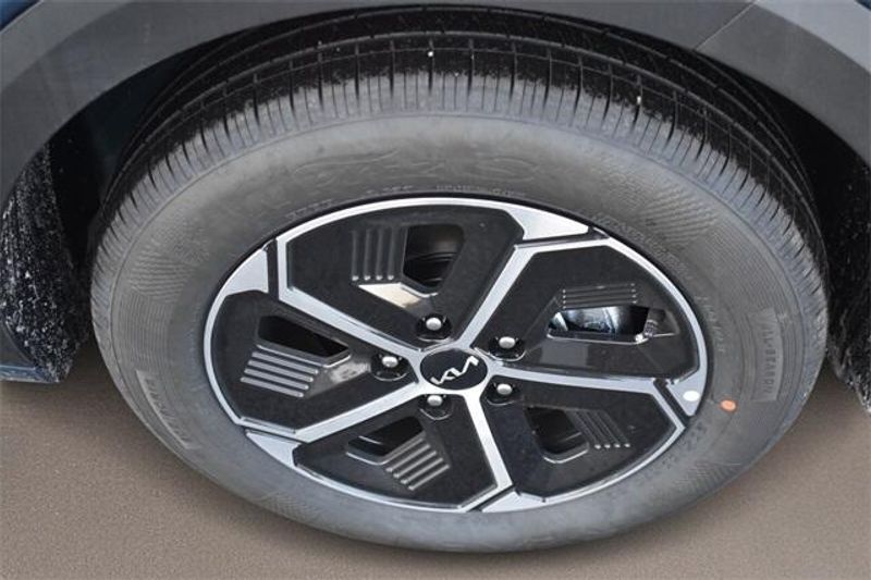 New 2025 Kia Niro EXImage 11