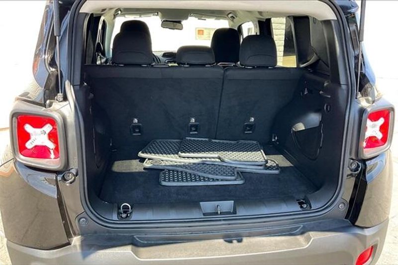 2023 Jeep Renegade Trailhawk photo 30