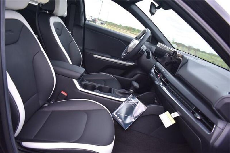 2025 Kia K4 GT-LineImage 13