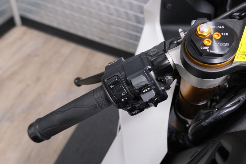 USED 2022 YAMAHA YZF-R1 Image 20