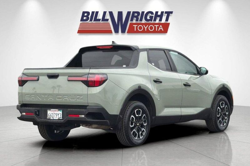 Used 2024 Hyundai Santa Cruz SEImage 3