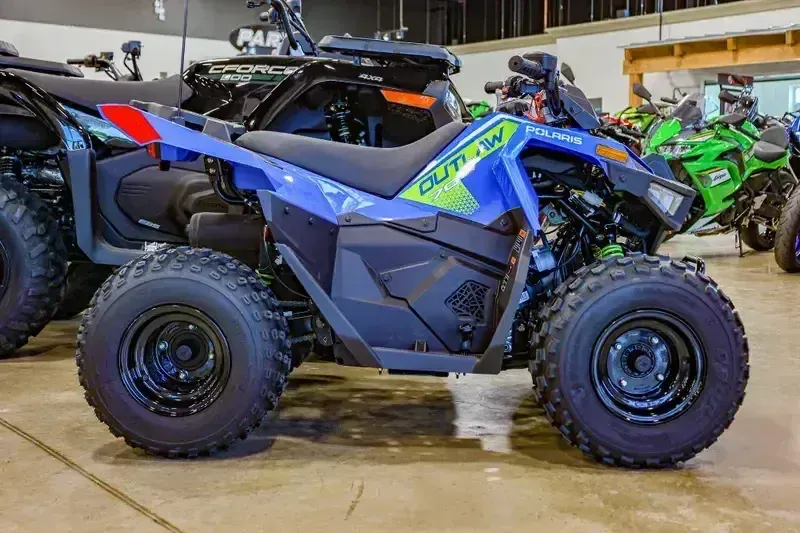 2025 Polaris OUTLAW 70 EFI VELOCITY BLUE AND LIFTED LIMEImage 1