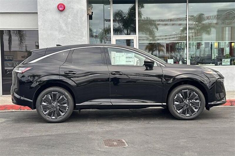 2025 Nissan Murano PlatinumImage 2