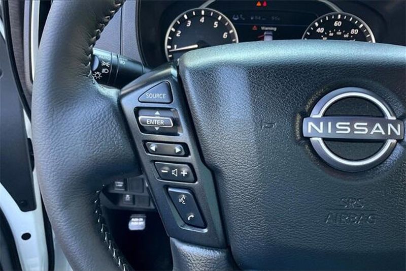 Used 2025 Nissan Frontier SVImage 18