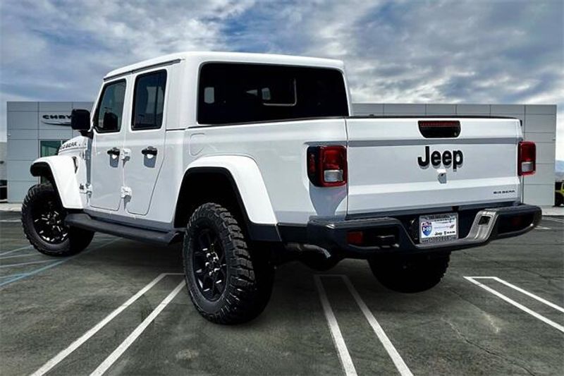 2025 Jeep Gladiator Big Bear 4x4Image 2