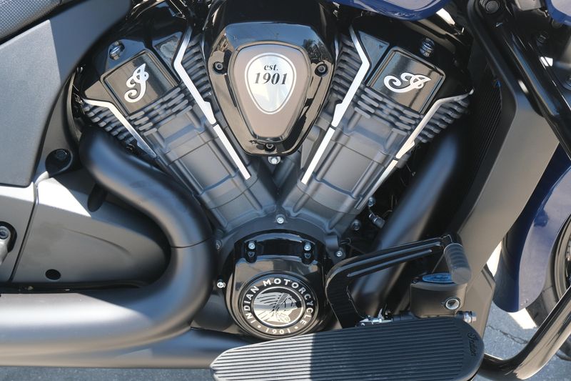 NEW 2025 INDIAN MOTORCYCLE CHALLENGER DARK HORSE Image 11