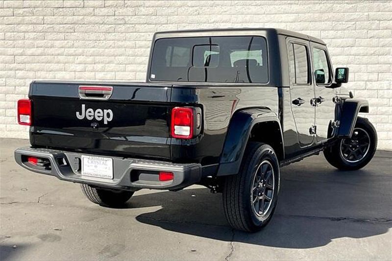 2023 Jeep Gladiator OverlandImage 13